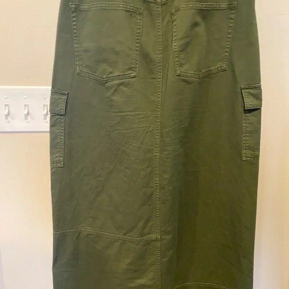 GAP Green Cargo Skirt with Utility Design​ - Picture 5 of 7